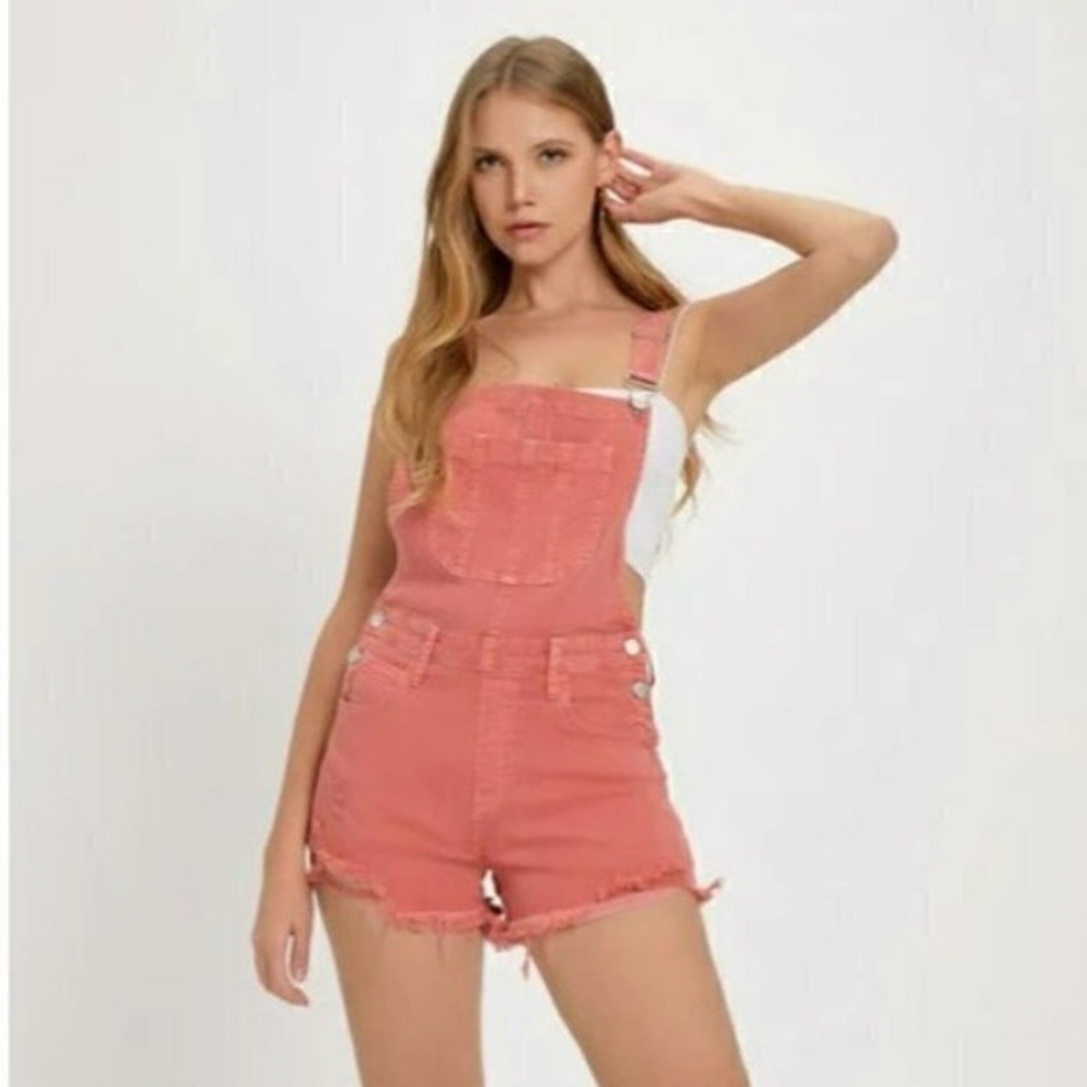 Risen Bree Peach short distressed overalls size large.